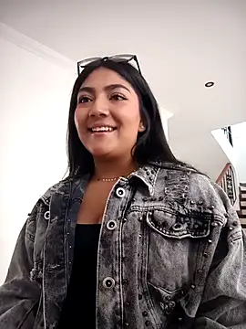 Snapshot of Violettabloom_ chatting on 10-06-25, 07:00 Violettabloom online show from 10-06-25, 07:00