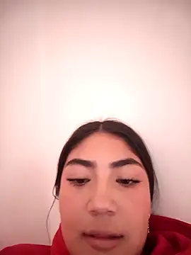 Snapshot of Violettabloom_ chatting on 10-15-25, 07:14 Violettabloom online show from 10-15-25, 07:14