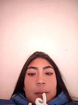 Snapshot of Violettabloom_ chatting on 10-20-25, 08:09 Violettabloom online show from 10-20-25, 08:09