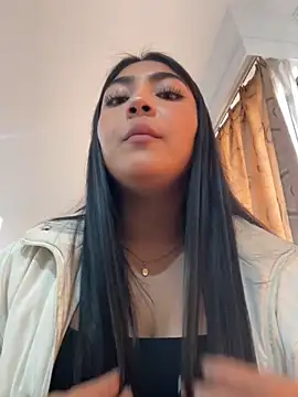 Snapshot of Violettabloom_ chatting on 10-21-25, 09:04 Violettabloom online show from 10-21-25, 09:04