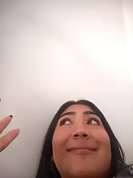 Snapshot of Violettabloom_ chatting on 10-22-25, 07:13 Violettabloom online show from 10-22-25, 07:13