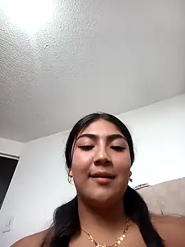 Snapshot of Violettabloom_ chatting on 11-18-25, 08:35 Violettabloom online show from 11-18-25, 08:35