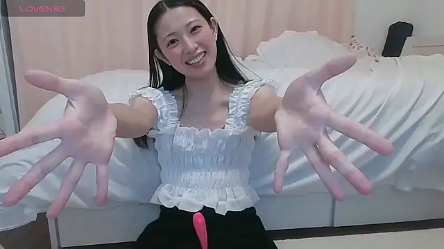 Snapshot of Mei_mei357 chatting on 10-18-25, 02:07 Mei mei357 online show from 10-18-25, 02:07