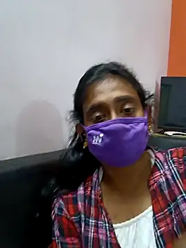Snapshot of honeyqueen143 chatting on 11-26-25, 02:51 honeyqueen143 online show from 11-26-25, 02:51