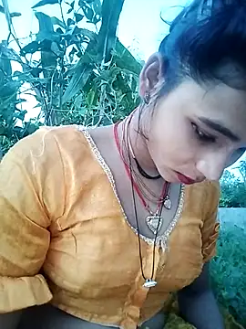 Snapshot of R_Roshni chatting on 10-04-25, 12:47 R Roshni online show from 10-04-25, 12:47