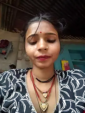 Snapshot of R_Roshni chatting on 10-18-25, 03:31 R Roshni online show from 10-18-25, 03:31