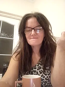 ValeriaLove43211 online show from 10-05-25, 06:50