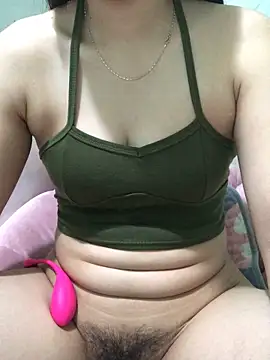 Snapshot of Yang-99 chatting on 10-15-25, 01:28 Yang-99 online show from 10-15-25, 01:28