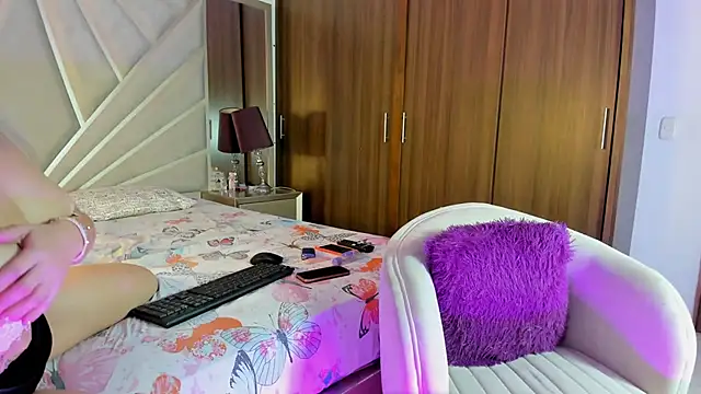 LiaRusselll  online show from 09-27-25, 11:54