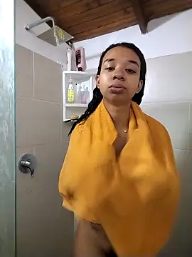 Suzanelee1 online show from 10-21-25, 01:34