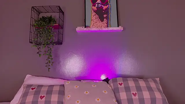 KeendraFox  online show from 10-21-25, 10:27