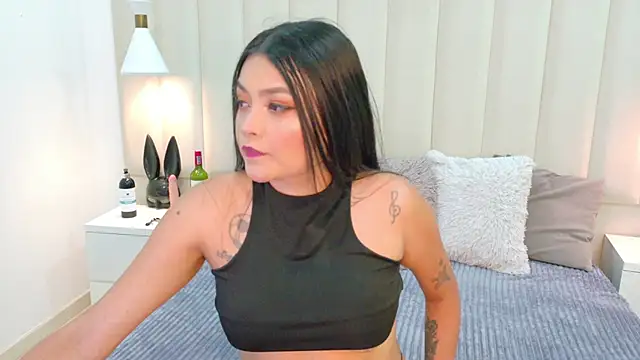 AteneaRoldan online show from 10-15-25, 04:12