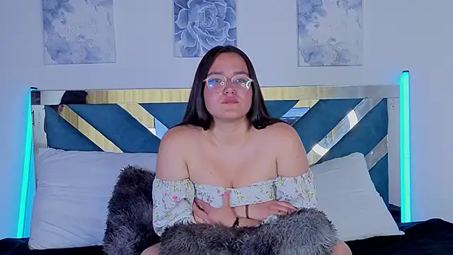 Snapshot of linda_vega1 chatting on 09-17-25, 03:46 linda vega1 online show from 09-17-25, 03:46