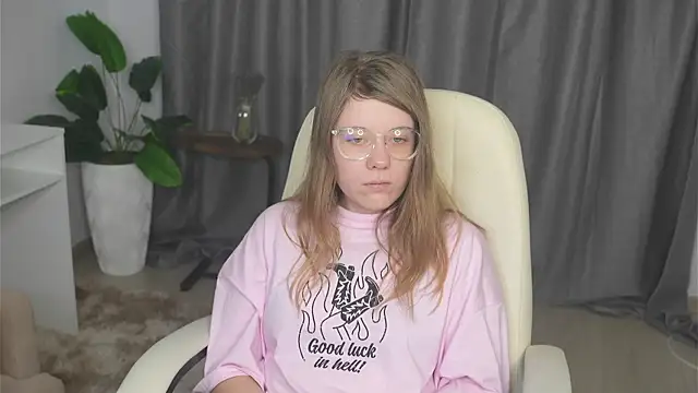 StepanieSchoeller online show from 09-19-25, 11:55