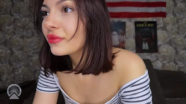 Snapshot of sweeet_strawberies chatting on 11-19-25, 06:52 sweeet strawberies online show from 11-19-25, 06:52