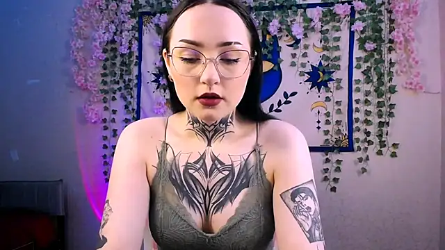 Snapshot of MollyKissy chatting on 04-16-26, 04:57 MollyKissy online show from 04-16-26, 04:57