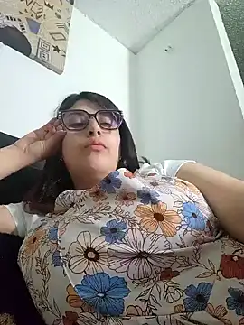 Snapshot of queenalexxa111 chatting on 03-28-26, 06:18 queenalexxa111 online show from 03-28-26, 06:18