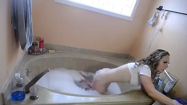 Snapshot of MoonlightMaybell chatting on 10-05-25, 07:34 MoonlightMaybell online show from 10-05-25, 07:34