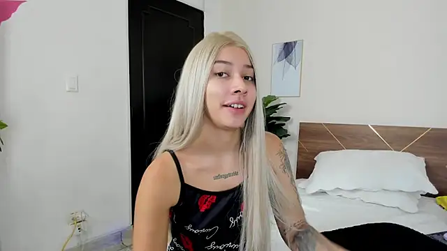 Snapshot of SofiaClarkson chatting on 09-19-25, 12:50 SofiaClarkson online show from 09-19-25, 12:50