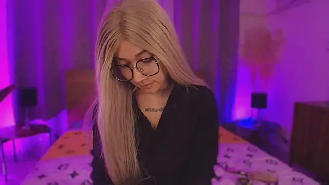 Snapshot of SofiaClarkson chatting on 10-13-25, 05:07 SofiaClarkson online show from 10-13-25, 05:07