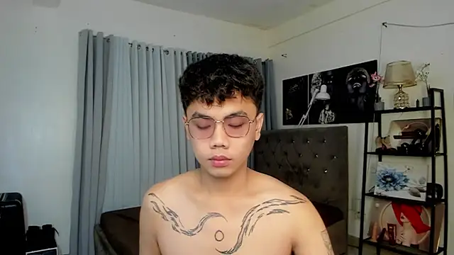 Snapshot of UncensoredCock chatting on 10-20-25, 04:51 UncensoredCock online show from 10-20-25, 04:51