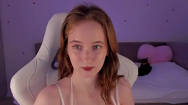 Snapshot of CrystalSoul_ chatting on 10-04-25, 02:04 CrystalSoul online show from 10-04-25, 02:04