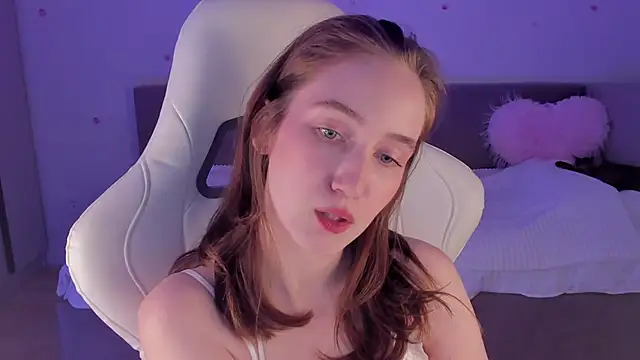 Snapshot of CrystalSoul_ chatting on 10-24-25, 03:30 CrystalSoul online show from 10-24-25, 03:30