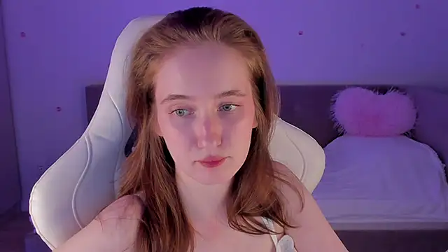 Snapshot of CrystalSoul_ chatting on 10-25-25, 09:20 CrystalSoul online show from 10-25-25, 09:20