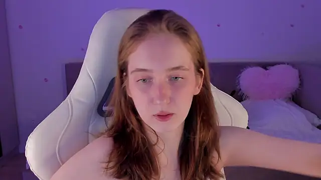 Snapshot of CrystalSoul_ chatting on 10-27-25, 09:19 CrystalSoul online show from 10-27-25, 09:19