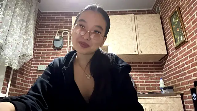 EmmaLeexth online show from 10-01-25, 01:50