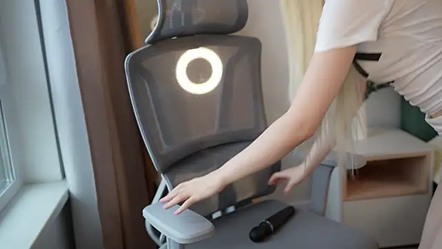 Laura Obsidian online show from 10-31-25, 07:09