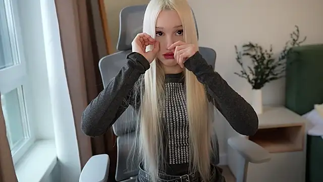 Laura Obsidian online show from 11-03-25, 07:09