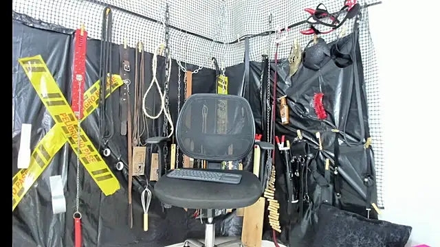 Snapshot of BDSM_MEDUZA chatting on 03-24-26, 12:59 BDSM MEDUZA online show from 03-24-26, 12:59