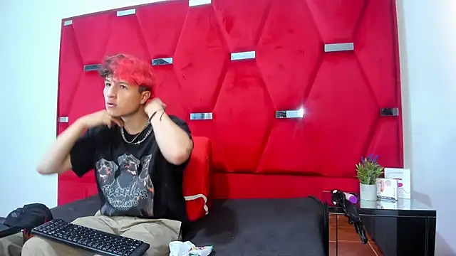 Snapshot of ANLLELOAndANGELA chatting on 09-30-25, 02:44 ANLLELOAndANGELA online show from 09-30-25, 02:44