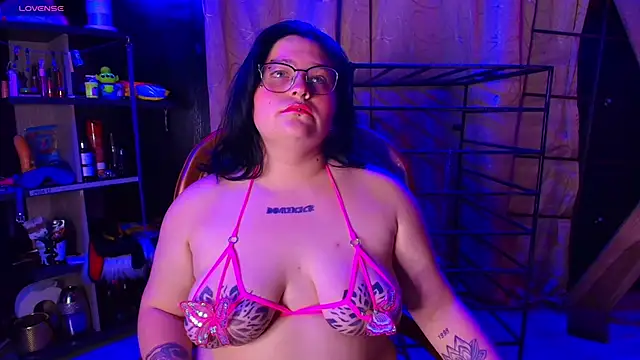 Snapshot of Miilaa___ chatting on 11-14-25, 04:11 Miilaa online show from 11-14-25, 04:11