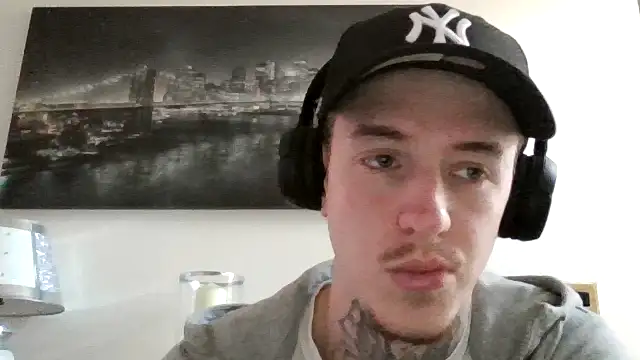 ZaneValentino online show from 09-30-25, 03:39