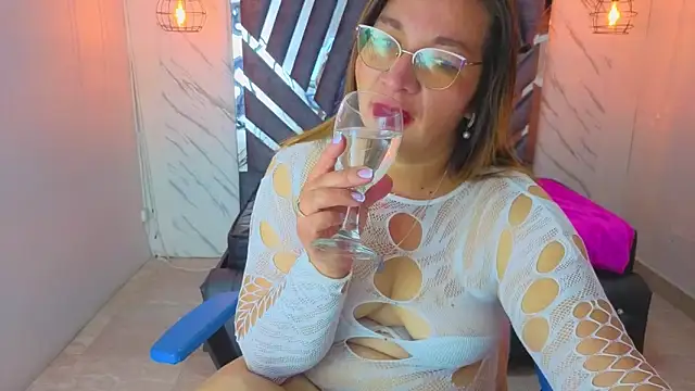 MaylinRosse  online show from 06-18-26, 06:45
