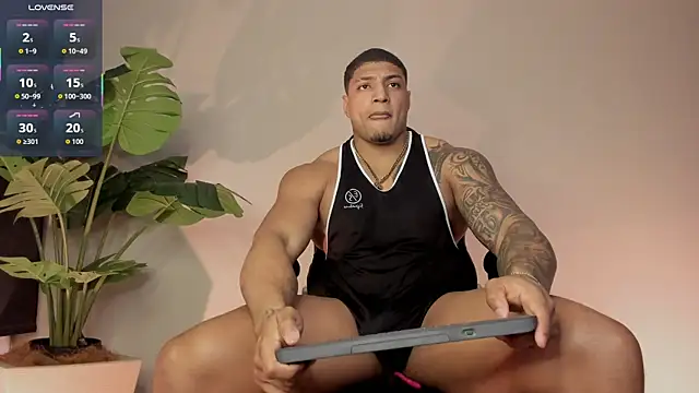 Snapshot of chrizmacgregor chatting on 10-24-25, 12:19 chrizmacgregor online show from 10-24-25, 12:19