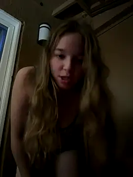 Snapshot of blondefun3818 chatting on 10-20-25, 02:45 blondefun3818 online show from 10-20-25, 02:45