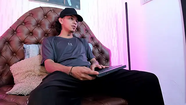 noah blake0 online show from 10-22-25, 02:45