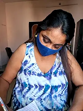 Snapshot of queendivya chatting on 06-25-26, 02:00 queendivya online show from 06-25-26, 02:00