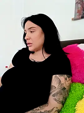 Snapshot of mariabloom9 chatting on 10-27-25, 12:09 mariabloom9 online show from 10-27-25, 12:09