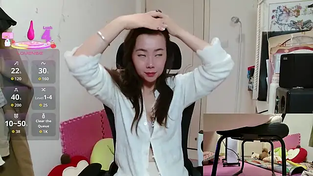 Snapshot of sallycui chatting on 11-01-25, 11:23 sallycui online show from 11-01-25, 11:23