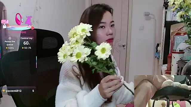 Snapshot of sallycui chatting on 11-26-25, 11:50 sallycui online show from 11-26-25, 11:50