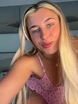 Snapshot of BabyBluexox chatting on 05-19-26, 12:11 BabyBluexox online show from 05-19-26, 12:11