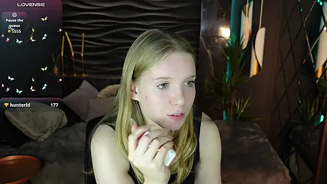 Snapshot of Layla_Glam chatting on 09-19-25, 08:05 Layla Glam online show from 09-19-25, 08:05