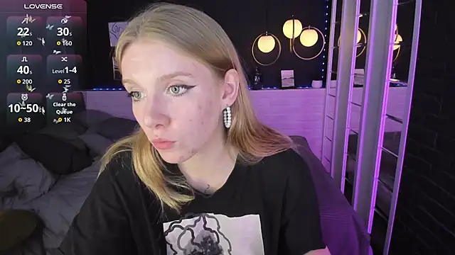 Snapshot of Layla_Glam chatting on 09-20-25, 01:34 Layla Glam online show from 09-20-25, 01:34