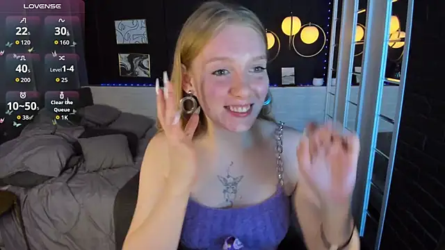 Snapshot of Layla_Glam chatting on 09-21-25, 01:35 Layla Glam online show from 09-21-25, 01:35