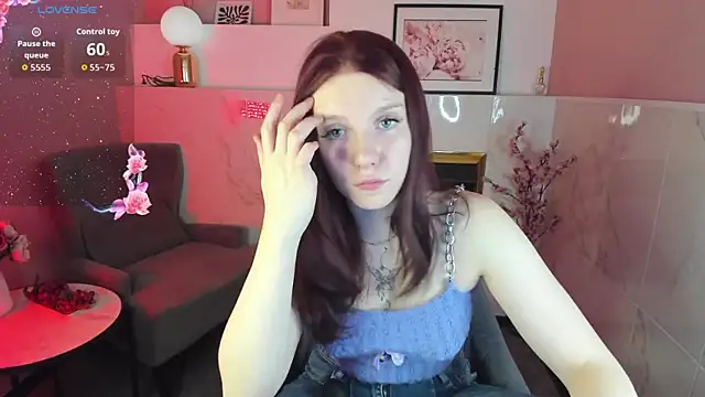 Snapshot of Layla_Glam chatting on 10-08-25, 01:20 Layla Glam online show from 10-08-25, 01:20