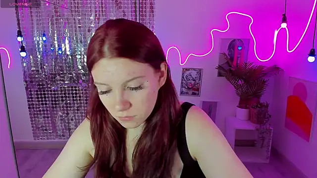 Snapshot of Layla_Glam chatting on 10-17-25, 01:25 Layla Glam online show from 10-17-25, 01:25